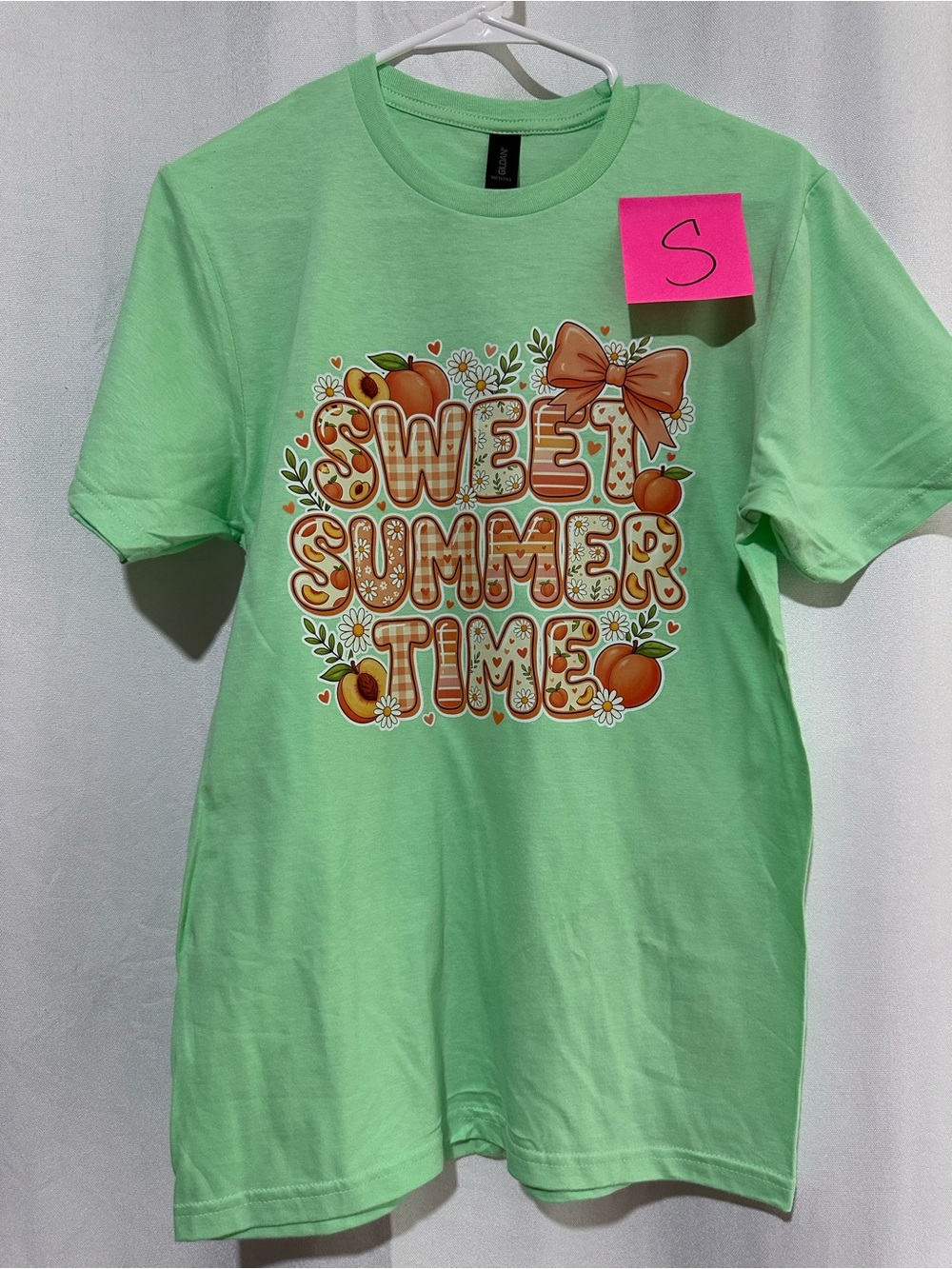NEW Gildan adult small Tshirt